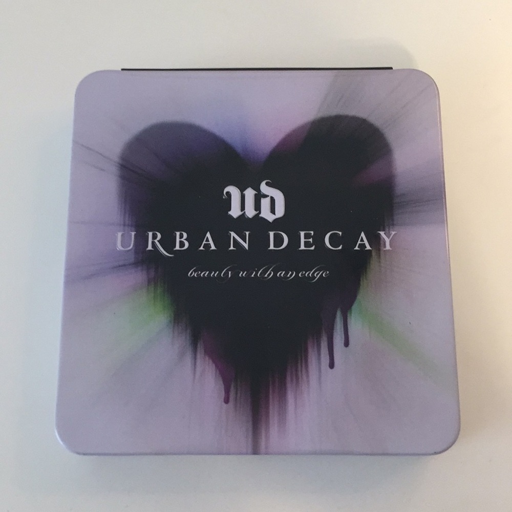Urban Decay Eyeshadow Tin + EyeShadow.